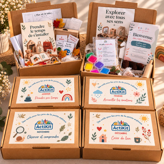 Abonnement ActiKit 6 mois pour 4 enfants avec 6 box éducatives, dont deux box présentées ouvertes.